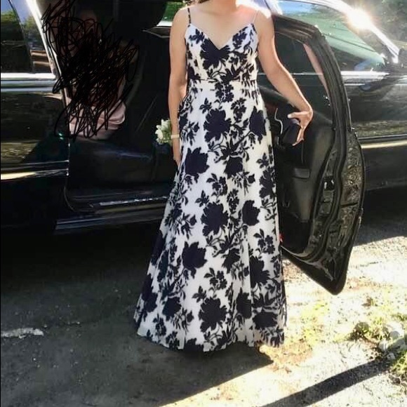 Xscape formal long prom dress size 8. Navy and white, bell shaped full skirt. - Picture 5 of 5